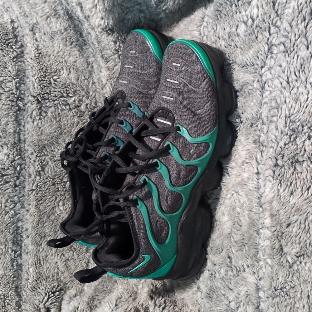 Nike VaporMax Plus Black and Teal Sneakers Men's sz 9.5 - Picture 3 of 6